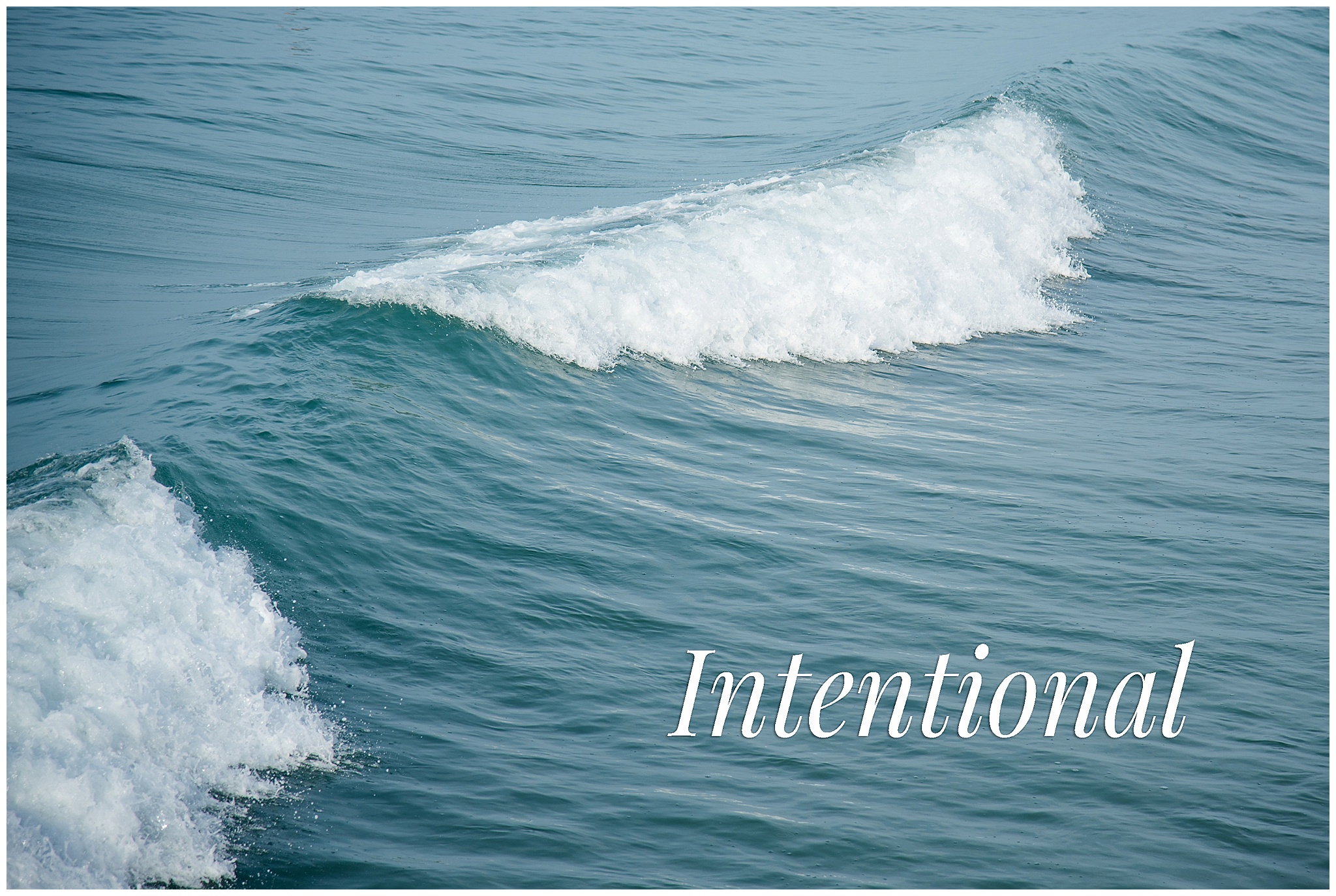 Kingwood photographer image of rolling waves with 2018 word of the year "intentional"