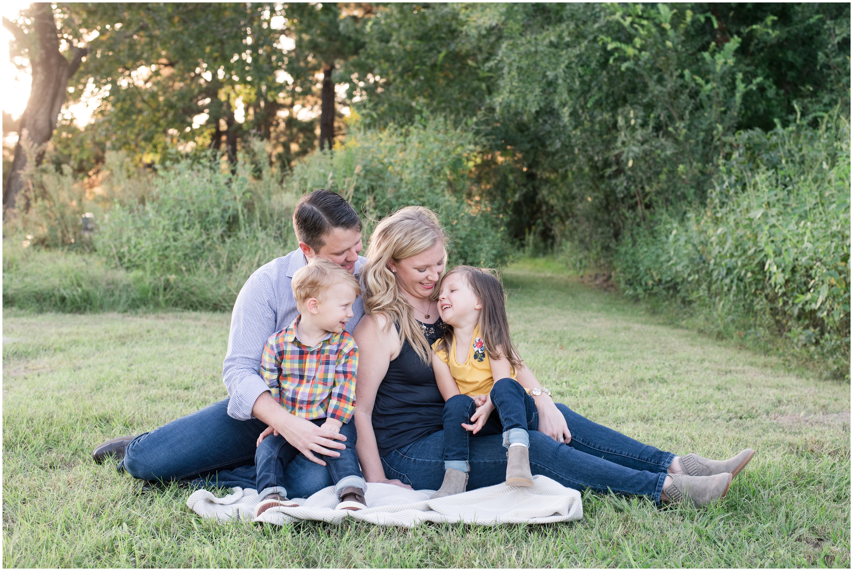 Kingwood photographer's fall mini sessions with family of four