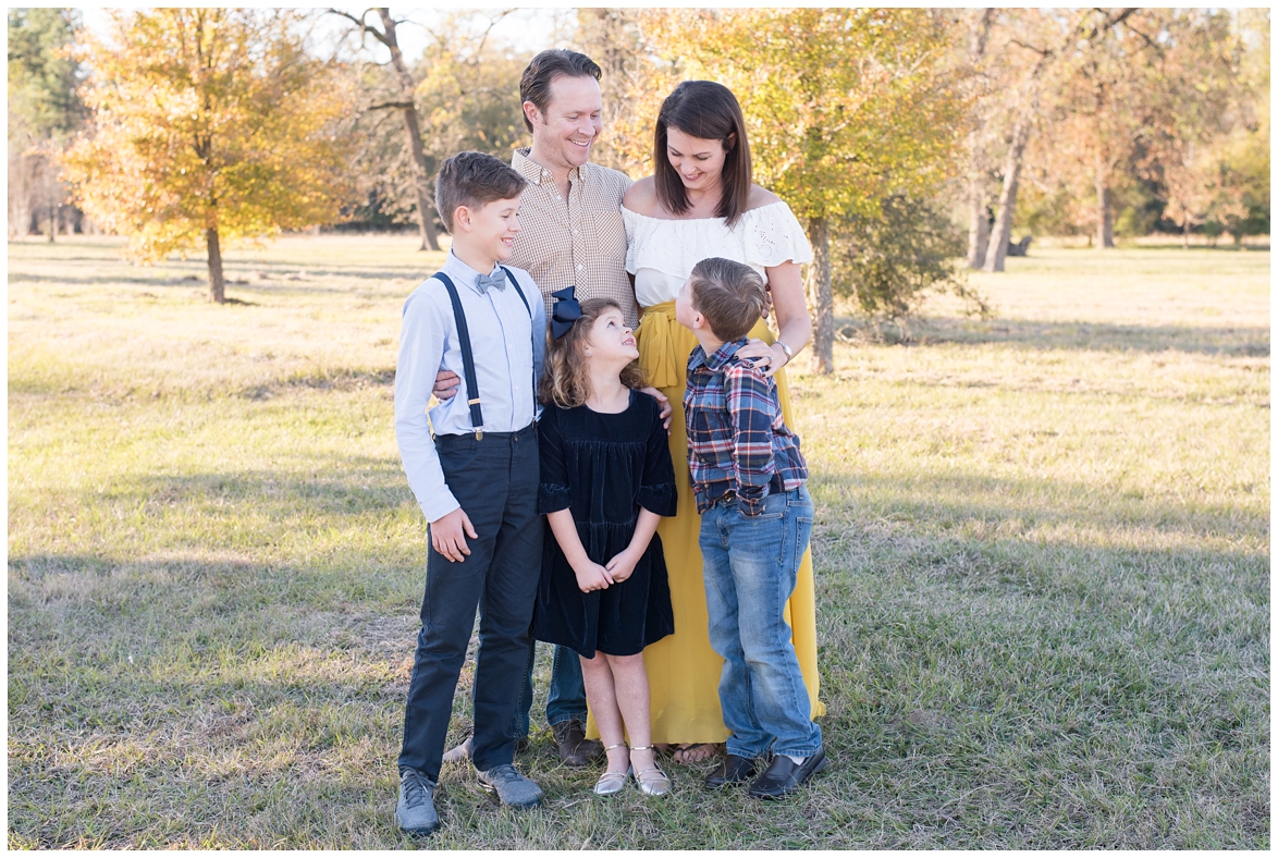 Houston family photographer breaks down how to select the perfect clothing for your family portraits