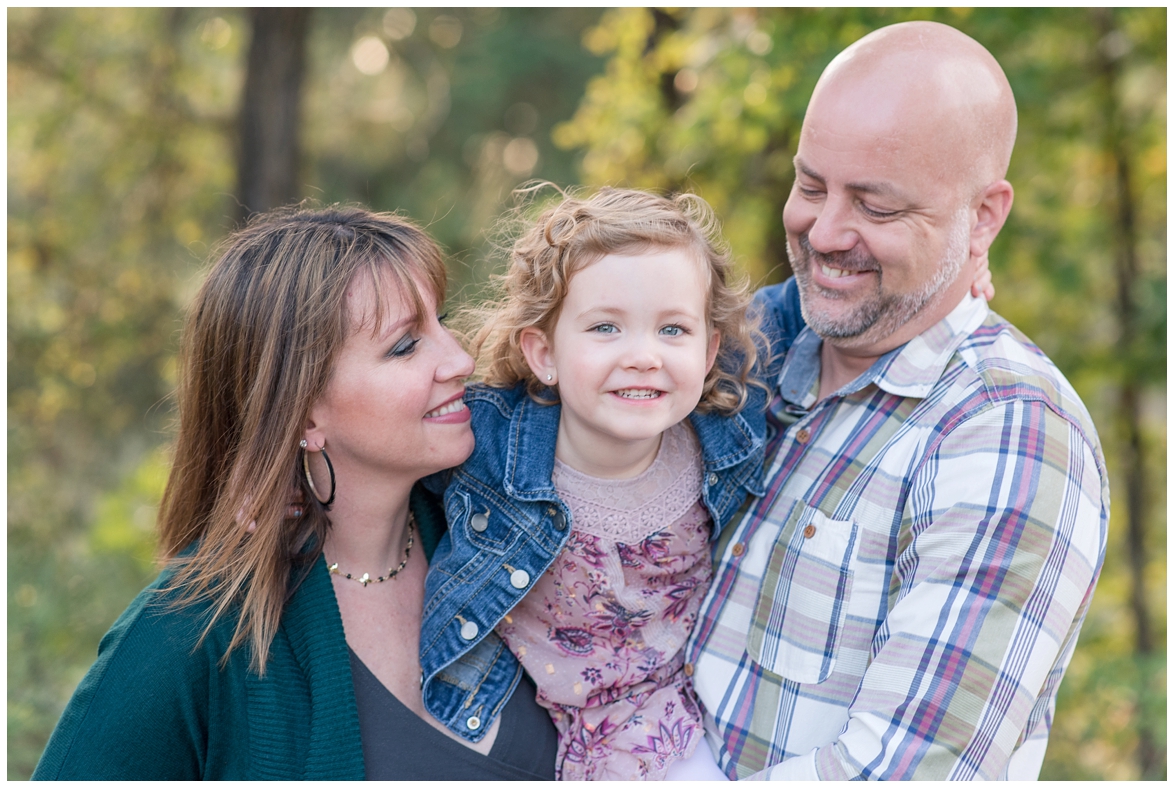 Kingwood photographer's family/maternity portrait session with family of 3